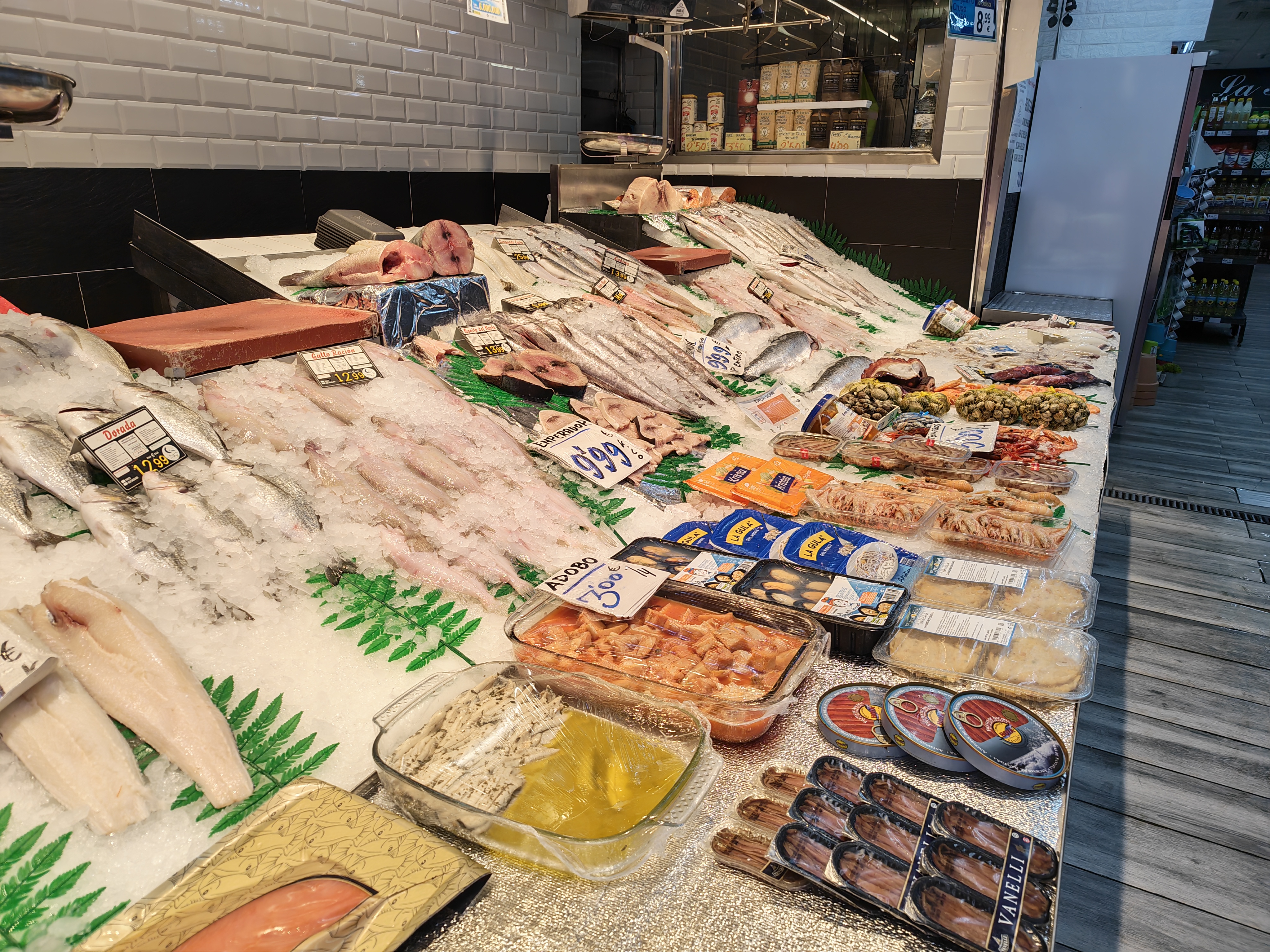 Mostrador de Pescadería La Mar Salá
